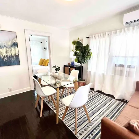 Cozy 2 Bedroom Apartment Near Local Hotspots